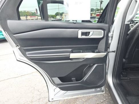 Used 2021 Ford Explorer Limited w/ Equipment Group 301A AWD/4WD image 28
