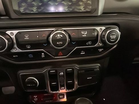 Used 2023 Jeep Wrangler Unlimited Rubicon 4xe AWD/4WD image 23