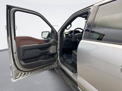 Used 2022 Ford F150 Lariat w/ Equipment Group 502A High image 9