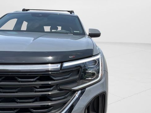 Used 2024 Volkswagen Atlas Cross Sport SEL image 31