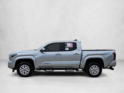 Used 2025 Toyota Tacoma SR5 AWD/4WD image 9