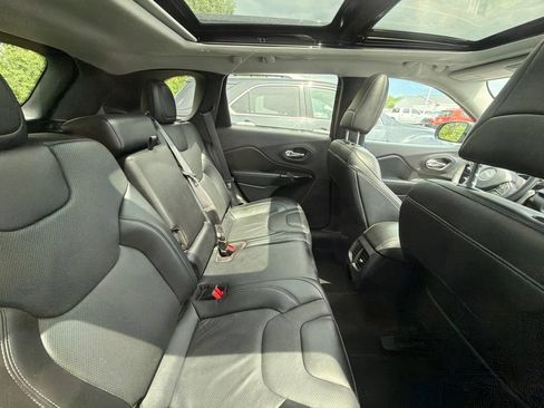 Used 2022 Jeep Cherokee Latitude Lux w/ Sun & Sound Group AWD/4WD image 5