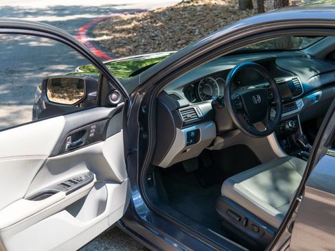 Used 2013 Honda Accord Touring image 24