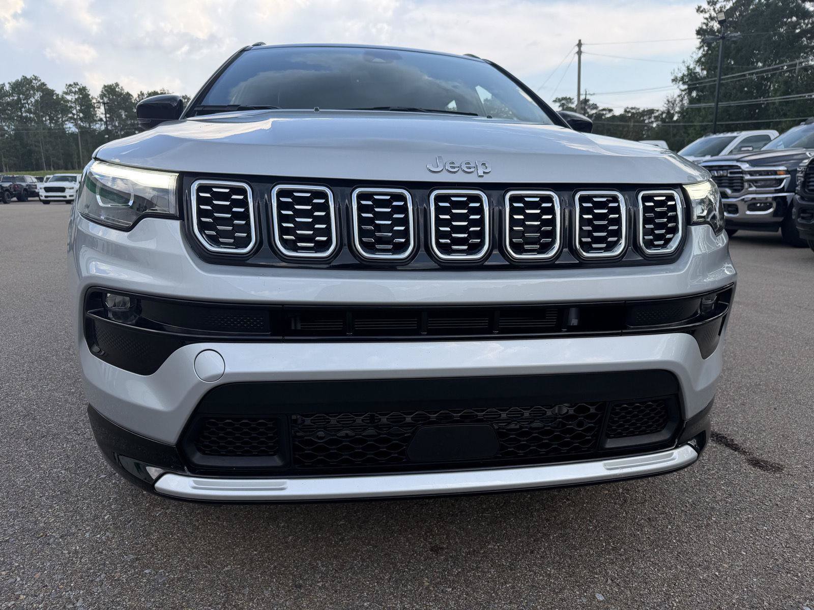 Certified 2025 Jeep Compass Limited w/ Elite Group AWD/4WD image 21