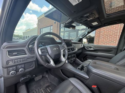 Used 2022 Chevrolet Tahoe Z71 w/ Luxury Package AWD/4WD image 21