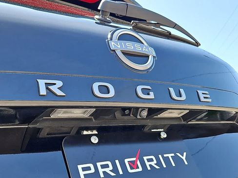 Used 2025 Nissan Rogue SV AWD/4WD image 32