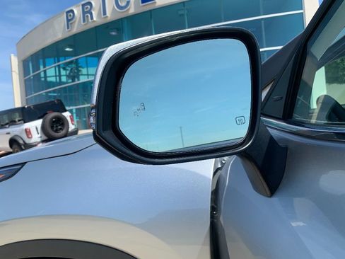 Used 2023 Toyota Highlander LE image 8