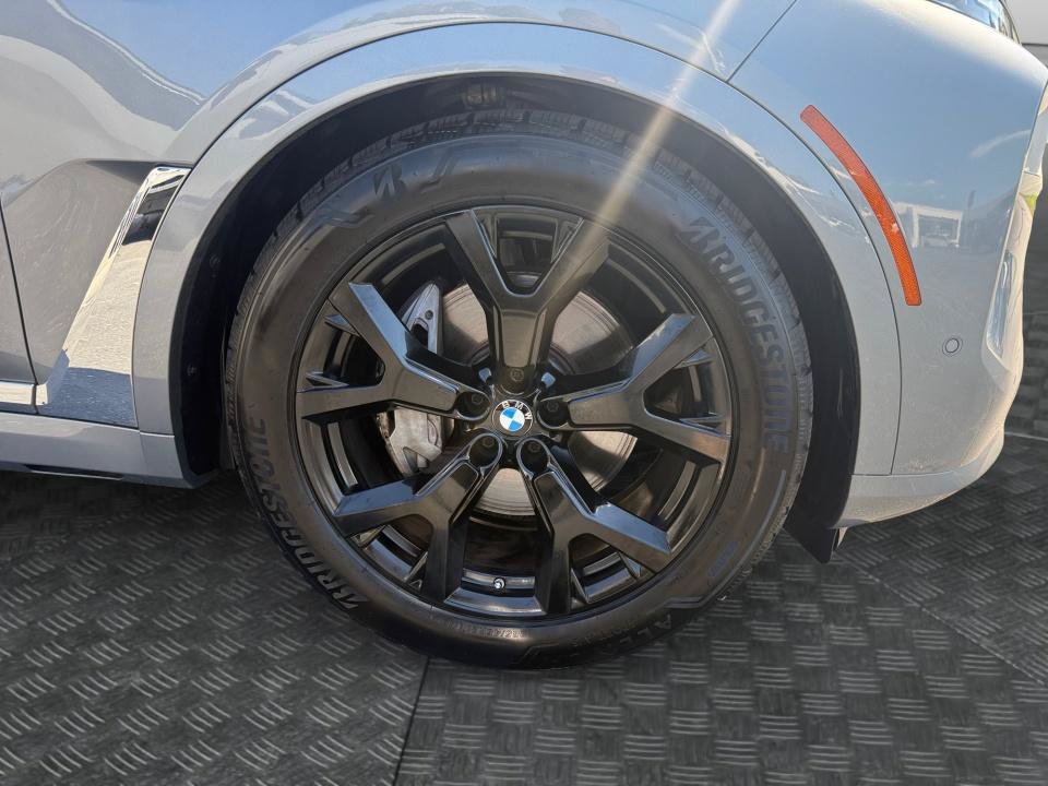 Used 2023 BMW X7 xDrive40i w/ Premium Package AWD/4WD image 25