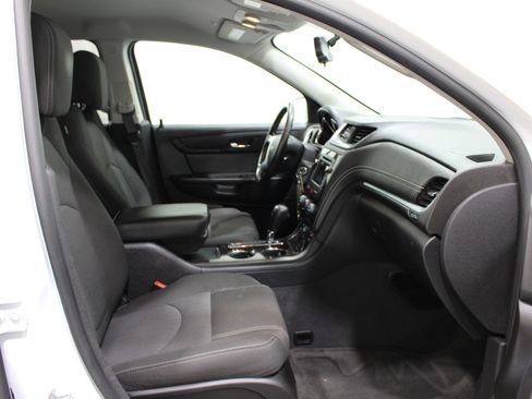 Used 2017 Chevrolet Traverse LT image 25