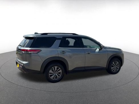 Used 2025 Nissan Pathfinder SV FWD image 12