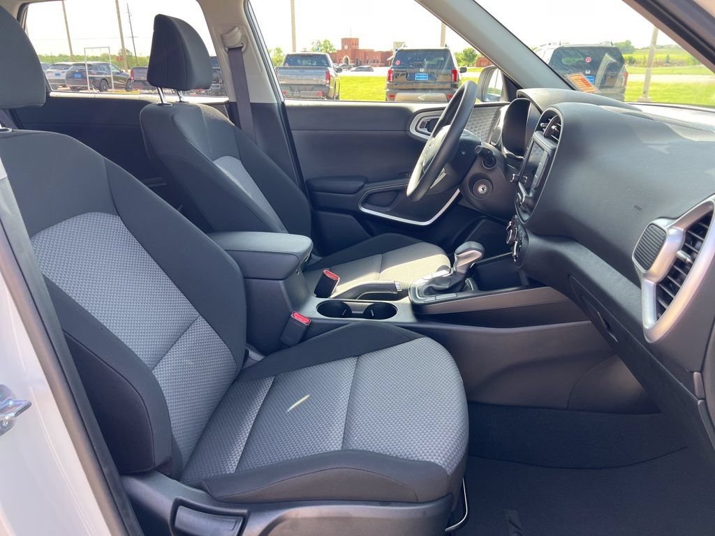 Used 2025 Kia Soul S FWD image 21