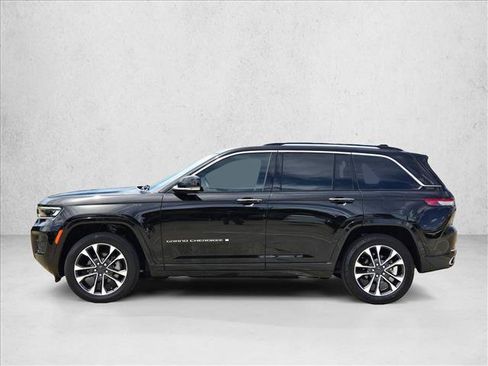 Used 2022 Jeep Grand Cherokee Overland w/ Luxury Tech Group IV AWD/4WD image 8