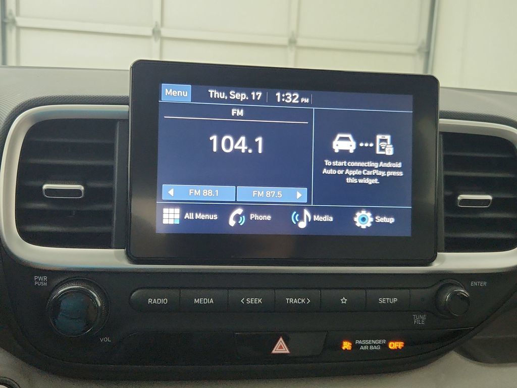 Used 2025 Hyundai Venue SEL FWD image 26