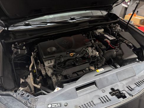 Used 2020 Toyota Camry SE FWD image 3