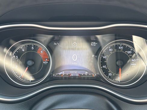 Used 2019 Jeep Cherokee Limited w/ Luxury Group AWD/4WD image 17
