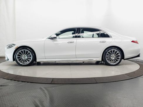 Used 2025 Mercedes-Benz S 580e 4MATIC Sedan image 4