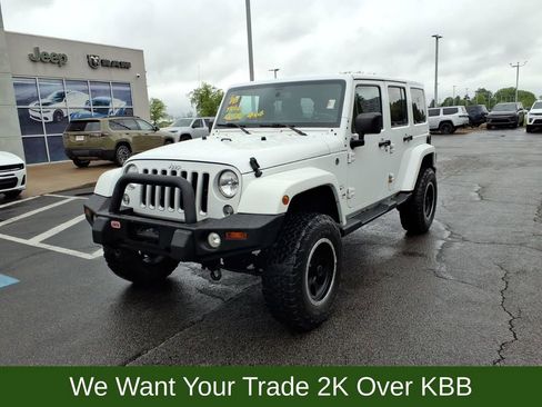 Used 2016 Jeep Wrangler Unlimited Sahara w/ Connectivity Group AWD/4WD image 2