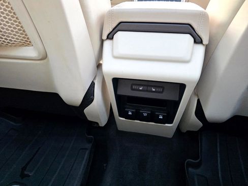 Used 2017 Land Rover Discovery Sport HSE Luxury image 21