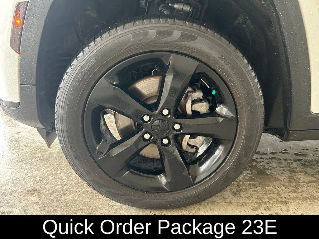 Used 2024 Jeep Grand Cherokee L Limited w/ Black Appearance Package RWD image 14