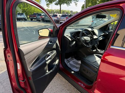 Used 2019 Ford Escape SE FWD image 9