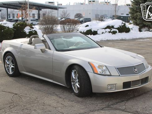 Used 2005 Cadillac XLR image 19