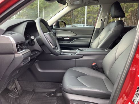 Used 2025 Toyota Grand Highlander FWD image 16