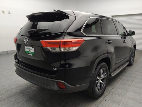 Used 2019 Toyota Highlander Plus FWD image 9