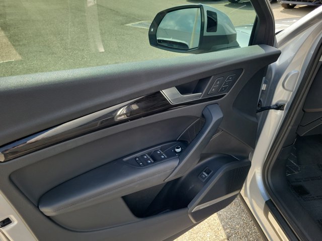 Used 2019 Audi Q5 Premium Plus w/ Premium Plus Package AWD/4WD image 18