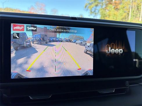 Used 2024 Jeep Gladiator Mojave image 28