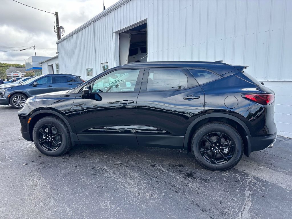 New 2026 Chevrolet Blazer LT w/ Midnight/Sport Edition AWD/4WD image 3