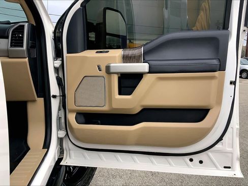 Used 2019 Ford F250 Lariat w/ Lariat Ultimate Package image 22