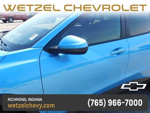 Used 2025 Chevrolet Trax LT FWD image 11