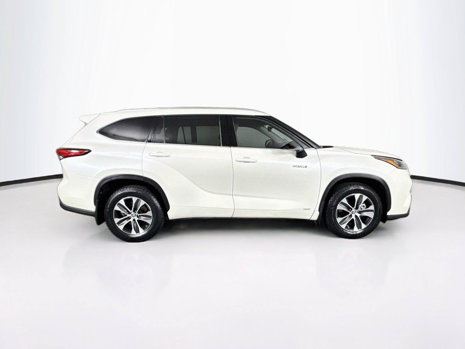 Used 2020 Toyota Highlander XLE AWD/4WD image 10