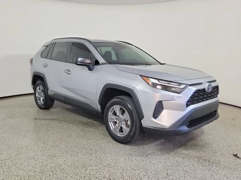 Used 2024 Toyota RAV4 LE AWD/4WD image 4