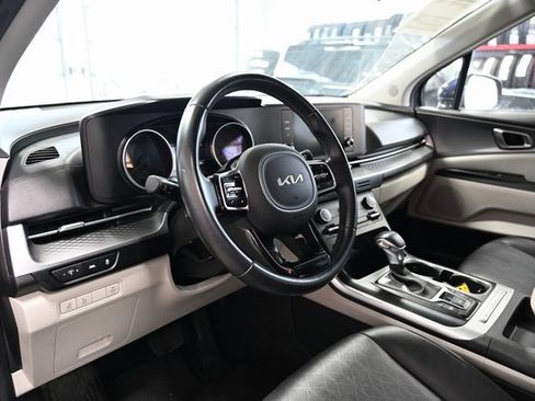 Used 2022 Kia Carnival LX image 22