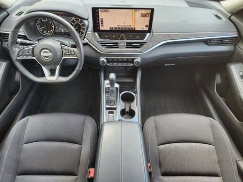 Used 2024 Nissan Altima 2.5 SV w/ SV Premium Package FWD image 26