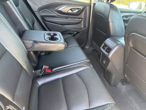 Used 2023 GMC Terrain SLT image 16