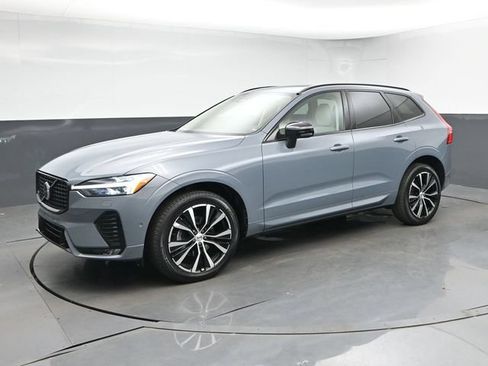 Used 2023 Volvo XC60 B5 Plus AWD/4WD image 4