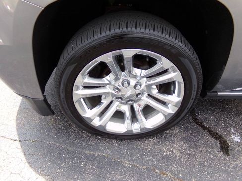 Used 2019 Chevrolet Suburban Premier w/ Premier Plus Edition AWD/4WD image 44