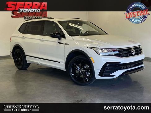 Used 2023 Volkswagen Tiguan SE R-Line FWD image 1
