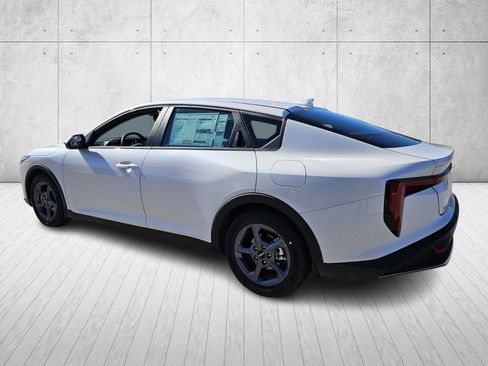 New 2025 Kia K4 LXS image 5