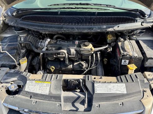 Used 2006 Chrysler Town & Country Touring image 16