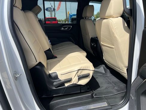 Used 2024 GMC Yukon XL SLT w/ SLT Luxury Package AWD/4WD image 18