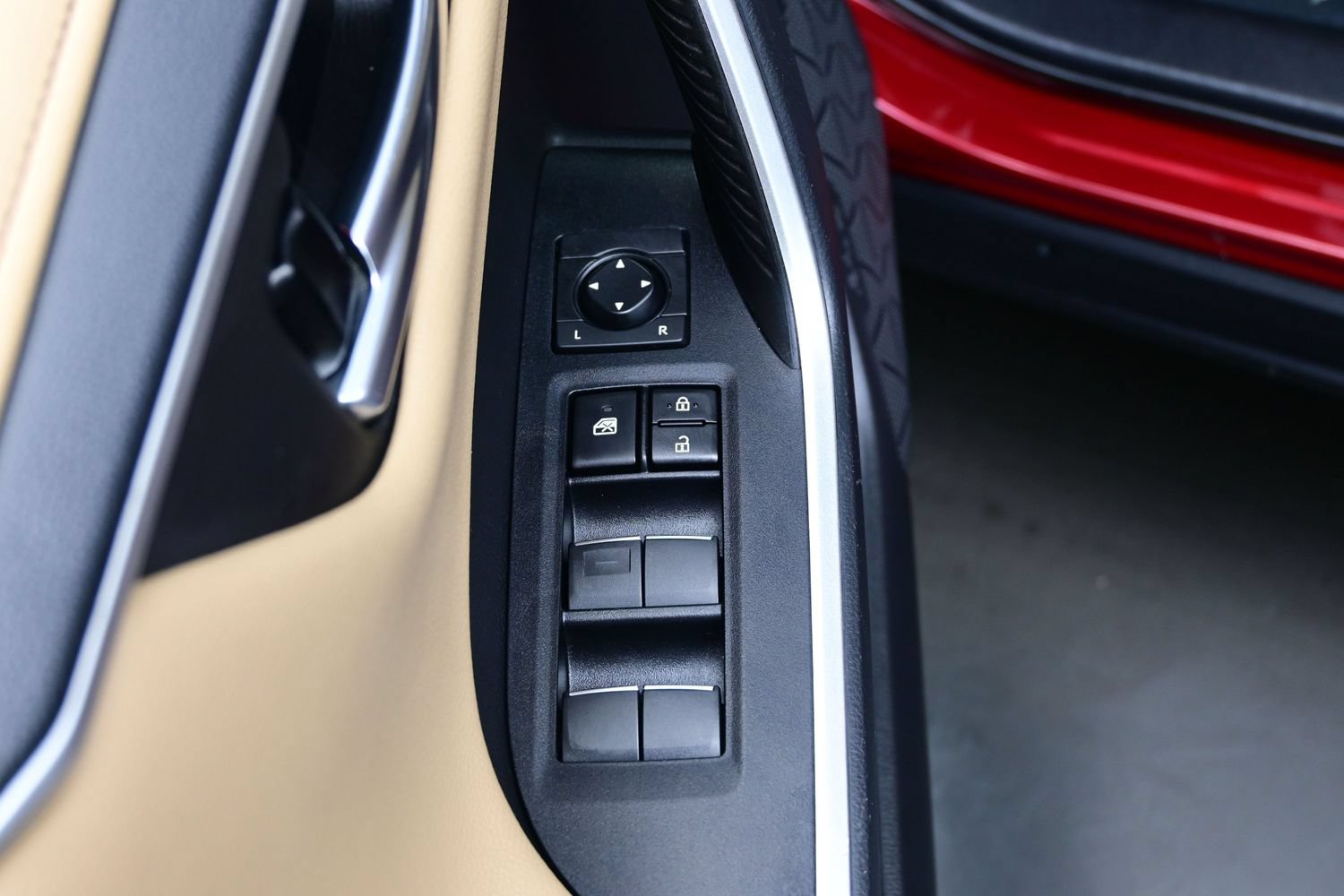Used 2021 Toyota RAV4 Limited AWD/4WD image 10