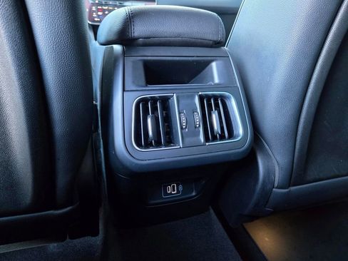 Used 2024 Maserati Grecale GT image 11