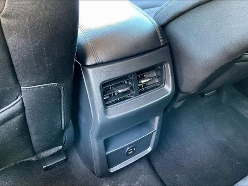Certified 2021 Ford Edge SE FWD image 12