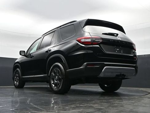 Used 2025 Honda Pilot TrailSport image 48