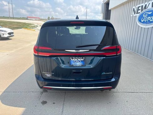 Used 2024 Chrysler Pacifica Limited FWD image 6
