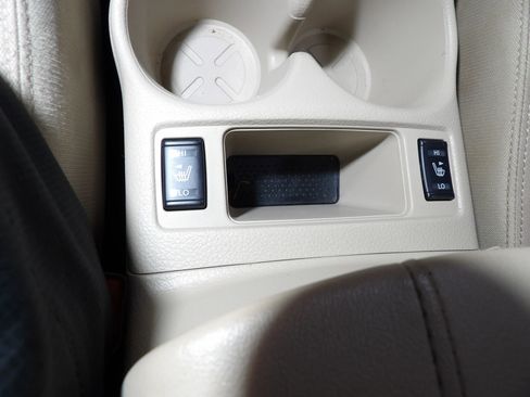 Used 2019 Nissan Rogue SV image 14