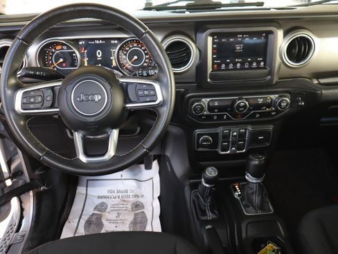 Used 2018 Jeep Wrangler Unlimited Sahara image 26